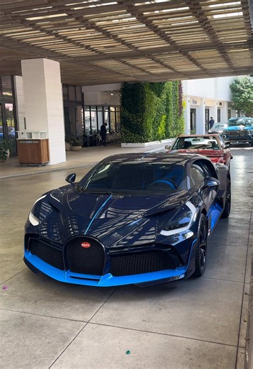 Best Bugatti Divo Specifications
