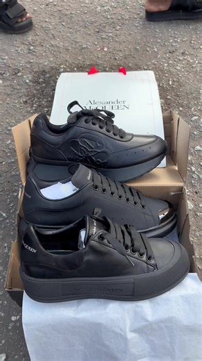 Alexander Mcqueen Sneakers 👟🛍️. 📲 263 714884033 ☎️ Premium Quality 🔌 Boxed & Fully Packed 🎁 Limited sizes 🔌 #alexandermcqueen #alexander #classicsneakers #mcqueen