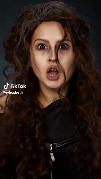 What is that?!👀 #bellatrixlestrange #harrypotter #makeup #cosplay #universalstudios