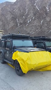 Waking up to a beautiful frozen morning inside my caravan Thar! ❄️ The entire vehicle is fully packed with two blankets, an extra tarp, and everything we need to survive in this -19°C adventure. The car windows are completely frozen over, and we’ve got both our diesel and petrol Thars here—keeping the diesel one covered up nice and snug. Everything is so cold that even the bananas have turned into hammers, and you could nail something with a tomato! It’s all frozen solid out here, even the spina