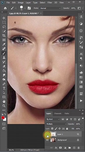 Enhancing Lips Color in Photoshop: Step-by-Step Guide