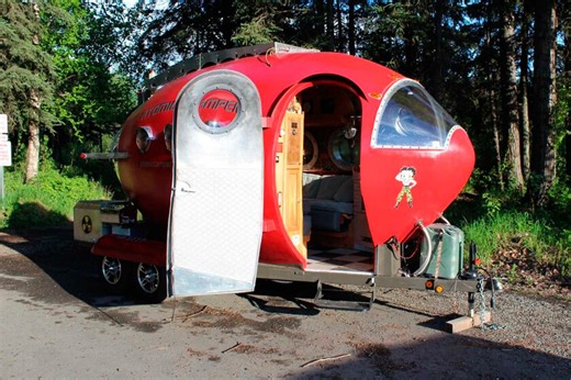 Atomic Camper: la caravana con forma de misil destinada a los apasionados de la energía nuclear