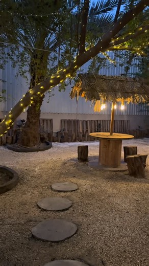 B L O O M G A R D E N on Instagram‎: "Bloom Garden 🌸 متاحة للتاجير اليومي لكل المناسبات ✨ مساحة خضراء واسعة تتسع الى ١٥٠ شخص مع غرفة داخلية. منطقة للشواء ومنطقة العاب للاطفال😍 للحجز وانساب 39377881"‎