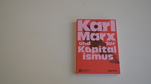 12 reactions | Ihr habt schon die Ausstellung "Karl Marx und der Kapitalismus" besucht, wollt aber noch mehr erfahren? Dann empfehlen wir die 304 Seiten dicke Publikation zur Ausstellung! Hier ein kleiner Einblick. Jetzt bestellen unter: https://www.dhm-shop.de/karl-marx-und-der-kapitalismus.html | Deutsches Historisches Museum | Facebook