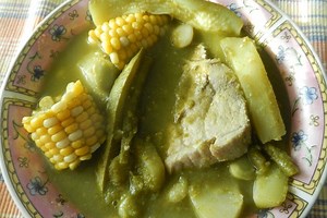 Mole verde oaxaqueño con espinazo de cerdo. Receta fácil
