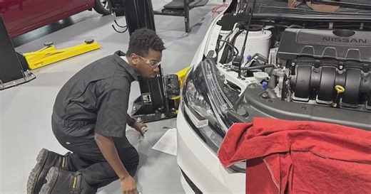 Philadelphia high school grads gain access to more city jobs after policy change