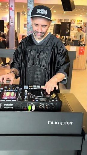 Scratching on new RANE SYSTEM ONE dj controller 🔥 #ranedj #ranesystemone #scratch #scratching #dj