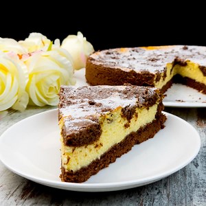 Prăjitura rusească cu brânză de vaci - desertul perfect care nu va lăsa pe nimeni indiferent! Vezi aici rețeta completă =>http://savuros.info/recipe/prajitura-ruseasca-cu-branza-de-vaci-desertul-perfect-care-nu-va-lasa-pe-nimeni-indiferent/ Dă "Like" paginii Fa Singur și de azi vei primi zilnic cele mai populare rețete video! | Fa Singur