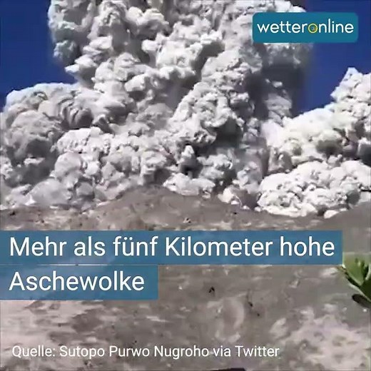 Java: Mount Merapi volcano erupts!