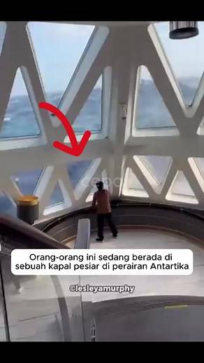 Kapal pesiar melewati badai besar di tengah samudra #shortsviral | Devadwp