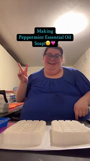 Making Peppermint Essential Oil Soap!☺️💗 craftyslaughter.com | Soap Making