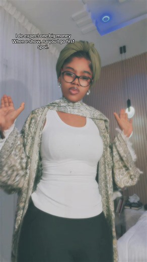 Fathia using Zahra style scarf: pashmina abaya look and reaction