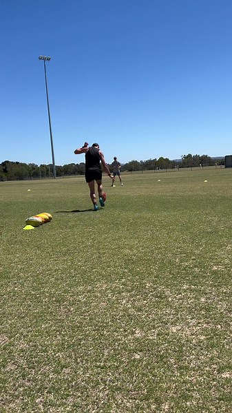 SEE IT, HIT IT! ✅ Repeat efforts working on KICKING FUNDAMENTALS and adjusting to the situation in front of you 🏉 5️⃣ from 5️⃣ 🔥 #afl #vfl #footy #aflcoach #afldraft #aflcoaching #footballcoaching #sport #fitness #fitnessmotivation #geelong #greatergeelong #aflw #aflwomens