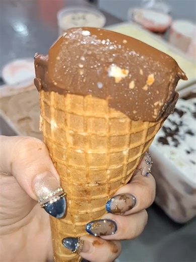 te debe 5L de helado #chocolate #Like #felicidad #humor #Amor (MAYOR Y DETAL). Al Mayor es a Partir de 10$: BCV Barquillon (Charlotte 15cm): 1.67$ (1.84$ Detal) Barquillon (Ice-Tropic 17cm): 1.73$ (1.57$ Detal) Barquilla Venetiola: 1.20$ (1.32$ Detal) Barquilla Tropi-cono (Ice-Tropic) P: 0.86$ (0.95$ Detal) Pastelado (La Charlotte-ice): 1.42$ (1.57$ Detal) Pastelado (Ice-Tropic)= 1.23$ (1.36$ Detal) Tinita Premium: 0.73$ (0.80$ Detal) Bati-Bati: 0.73$ (0.80$ Detal) Sándwich: 0.93$ (1.00$ Detal) 