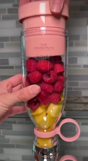 Raspberry mango #freshjuice #smoothie #portableblender #miniblender #fyp
