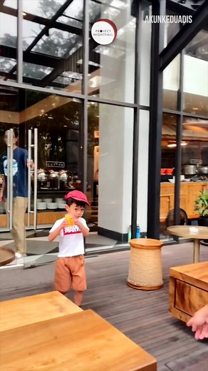 Kid Spills Orange Juice - Funny Viral Video