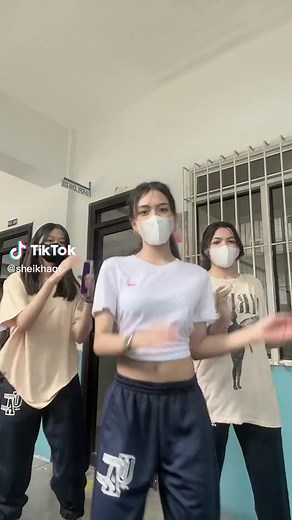 bounce when she walks #bff #fyp #trend #dance #trio #xyzbca | beat that bat dance