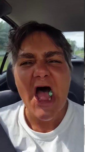 Toothless lady chewing gum how to video