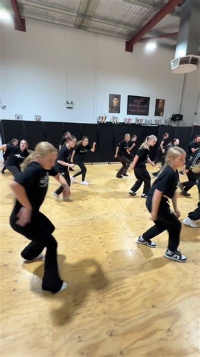 Metro Modelling & Dance on Instagram: "🔥🔥 Snr Hip Hop = STRAIGHT FIRE 🔥🔥 First class back for the year and wowwww 😍 Energy. Attitude. Power. We’re just getting started 💥 #hiphopdanceclass #onfire #firstclassfortheyear #vibingtogether✌️ #sendit"