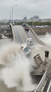 749K views · 538 reactions | Bridge Collapses into River – earthquake #BuildingCollapse #BreakingNews #ExtremeWeather | Viral Worldwide | Facebook