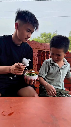 Khi Lùn Không chịu ăn cơm -Tippi Tv #tippitv | Trần Bảo