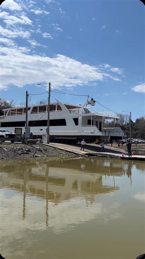 Trifecta Houseboats on Instagram: "An on-the-dock POV of our massive 22x122 boat launch yesterday at Sunset Marina on Dale Hollow Lake! It was a slow moving process, but we got it floating down to its new home finally! 🤩 #customhouseboat #trifectahouseboats #houseboat #boating #lakelife"