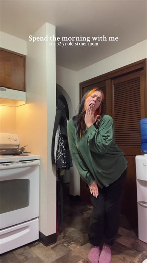 good morning pookies 🖤 #realisticmomlife #morningvlog #spendthemorningwithme