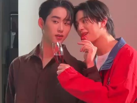 【WilliamEst】黑叉刷到的小片段，氛围感拉满！威鲨妈，拿好碗筷，美美开饭！！