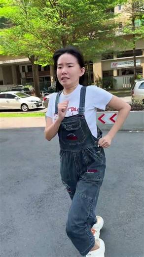Lấy Dép Cho Em Gái || Getting Slippers for Little Sister 🩴😂