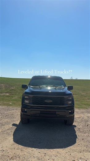 Level or lift kit??? Drop pictures of your setup #trucksoftiktok #trucktok🔥 #ford #liftedtrucks #leveledtrucks