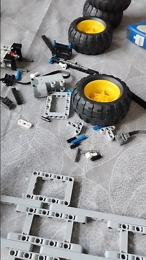 Motorized Lego Humvee chassis assembly