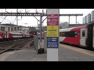 A pair of ECML HSTs at London Kings Cross. One arriving, one departing.