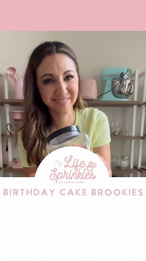 Birthday Cake Brookies 🥳 Super easy to make and the combo is 🎉🎉🎉 #brookies #birthdaycake #rainbowsprinkles #sprinkles #brownies #baking #cookiedough #chocolate #fudge #ghirardelli #bakersgonnabake #birthdayparty #semihomemade #easyrecipe #easydessert #imsomartha #dessertoftheday | Life and Sprinkles