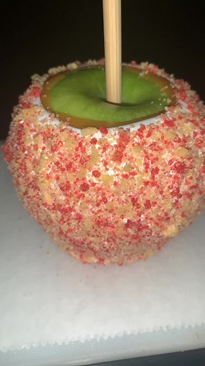 Delicious Strawberry Crunch Caramel Apple Recipe