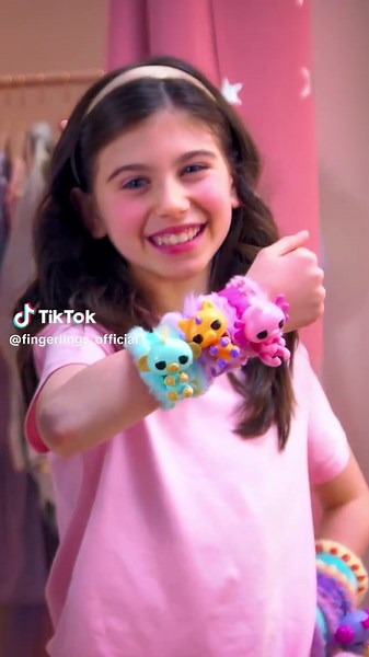 Fingerlings PINKIES become the softest FRIENDSHIP BRACELETS! Wrap them around your wrist for fun on the go! Mix & match for even more fun! #FingerlingsPINKIES
