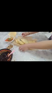 cozonac tradițional moldovenesc foarte pufos cu cacao și nucă #cozonac #desert #prajituri bine ați revenit astăzi pregătesc un cozonac foarte ușor de făcut ieftin și delicios bucură-te de vizionare ingrediente pentru 2 cozonaci 1 kg de făină 000 (-70g) 4 oua 350 ml lapte 2 plicuri de drojdie uscata 200 Gr zahar 100 ml ulei (untura) 100 ml unt topit 1 linguriță sare esențe de vanilie frământăm aluatul minim 15 minute maxim 40 de minute lăsăm să crească 3 ore într-un loc cald împărțim aluatul in 4