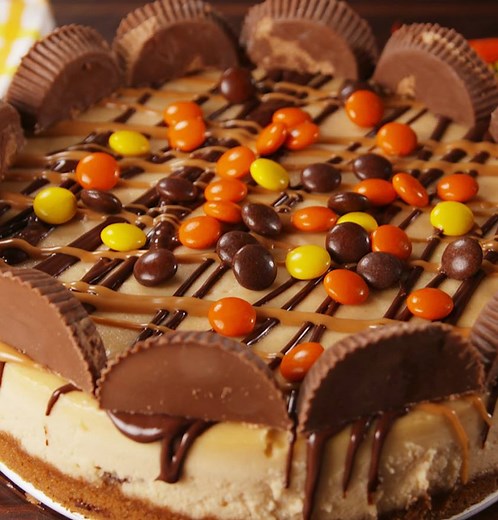 Reese's lovers, this cheesecake TOTALLY beats birthday cake. Full recipe: http://dlsh.it/85WkRnF | Delish