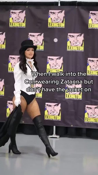 Zatanna: The Hot Comic Con Cosplay Sensation