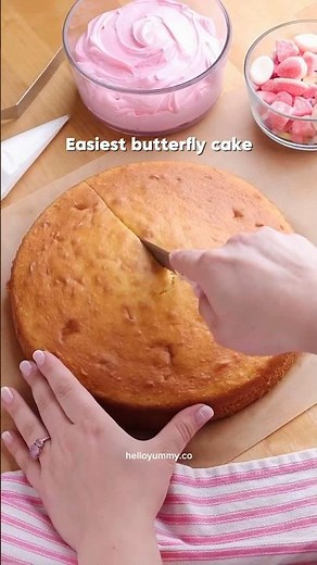 How to make an easy butterfly cake 💕🦋 details on helloyummy.co
