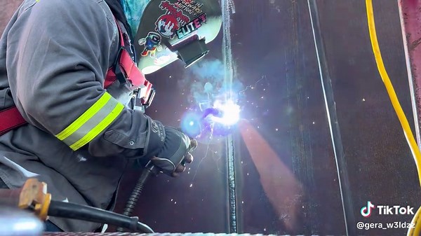 Welding fluxcore verts #verts #welding #fluxcorewelder #wirewelding #fyp #parati #welder #bluecollar