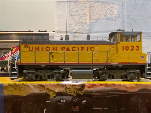 Athearn 易安迪EMD SW1500，联合太平洋铁路Union Pacific四轴小调机，1023开箱
