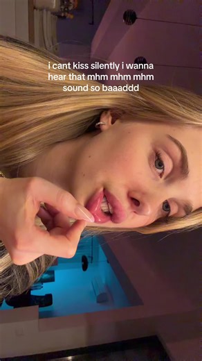 Videoclipuri postate de Celine Ren -`♡´- (@celine.ren) cu som original - ★.