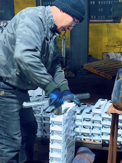 we are the cast iron radiator factory in China, the Cast iron radiator has a larger radiation area and a higher thermal efficiency, no special demands on quality of water, not easy to be eroded, have longer service life. We can supply door to door service of our cast iron radiator.#radiator #castironradiator #homeheater#heater#manufacturer