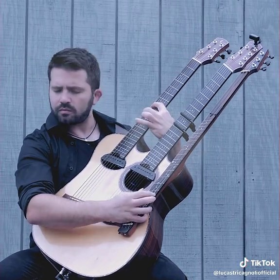 Bruce Springsteen's Triple Neck Guitar Performance