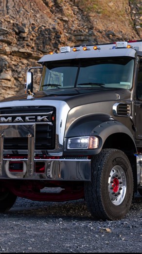 195K views · 6.5K reactions | El motor MP8 de un Mack es ingeniería de primer nivel, es el corazón que bombea potencia, resistencia y confianza en cada ruta. ❤️ #Mack125Años #MackLatinoamérica | Mack Trucks Latinoamérica | Facebook
