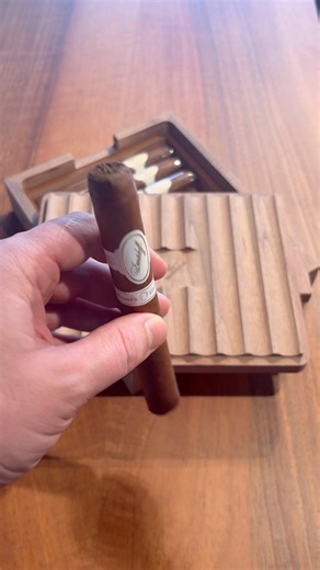 DAVIDOFF THE CHEFS EDITION ✂️🍂 | the perfect cigar cut #shorts