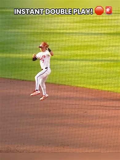 DOUBLE TROUBLE! ✌️⚾ Halliday leaps and doubles up the runner! #baseball #mlb #parati