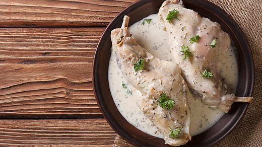 Recette Lapin au vin blanc, crème fraîche et champignons