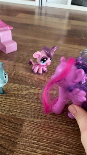 It’s the wolf are lps ? she have the lps letter on she head !