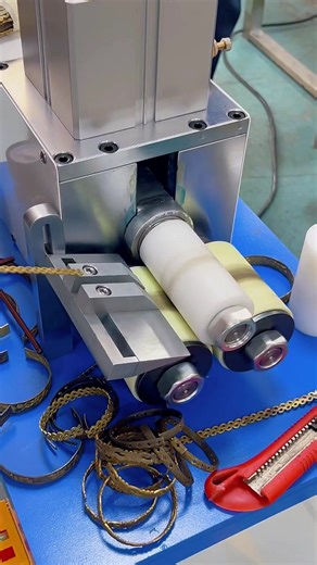 Innovative Bracelet Forming Machine in Action